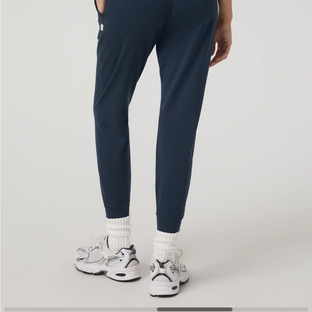 Vuori Dream knit midnight heather performance jogger and Plyo tank set - Lg/Xl - Picture 8 of 10